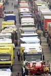 Zwitserse douane pest truckers met lange files
