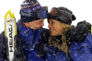 Stralend echtpaar<BR>in verse sneeuw