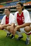Ajax-spelers lopen modeshow