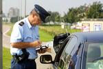 Burgers geven politie gele kaart