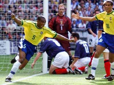 Sampaio heeft gescoord: 1-0 voor Brazilië