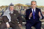 Peres brengt Arafat toenaderingsbezoek