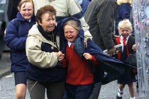 Bomaanslag op schoolmeisjes in Belfast