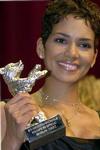 Halle Berry beste<BR>actrice in Berlijn