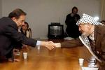 EU-buitenlandchef ontmoet Arafat